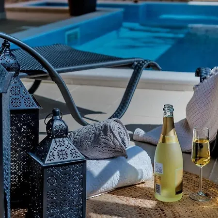 Appartamento Teivara Private Pool - Heated Pool & Parking