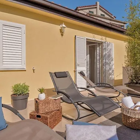 Teivara Private Pool - Heated Pool & Parking * Zrnovnica