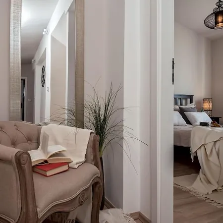 Teivara Private Pool - Heated Pool & Parking