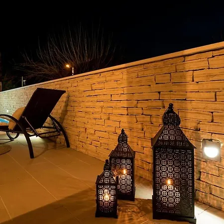 Teivara Private Pool - Heated Pool & Parking Апартаменти Zrnovnica